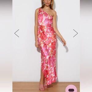 Hello Molly She Is Beauty Midi Dress Pink